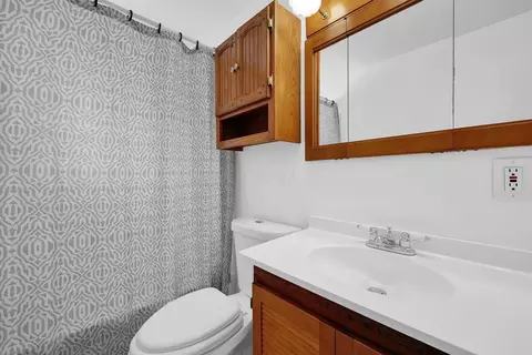 Bath - 81 Fieldpoint Rd, Heath, OH 43056 photo 1 of 2