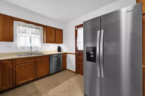 Kitchen - 81 Fieldpoint Rd, Heath, OH 43056 photo 2 of 3