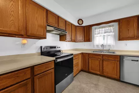 Kitchen - 81 Fieldpoint Rd, Heath, OH 43056 photo 1 of 3