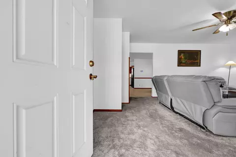 Entry Way - 81 Fieldpoint Rd, Heath, OH 43056 photo 1 of 2