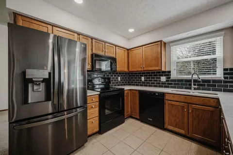 4489 Woodstream Dr, Columbus, OH 43230