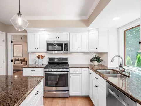 Kitchen - 4189 Haymaker Ln, Dublin, OH 43017 photo 7 of 8
