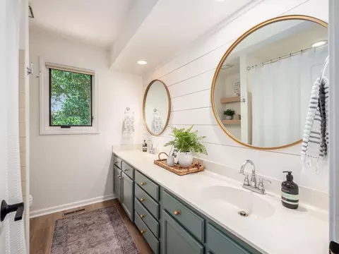 Bath - 4189 Haymaker Ln, Dublin, OH 43017 photo 5 of 6