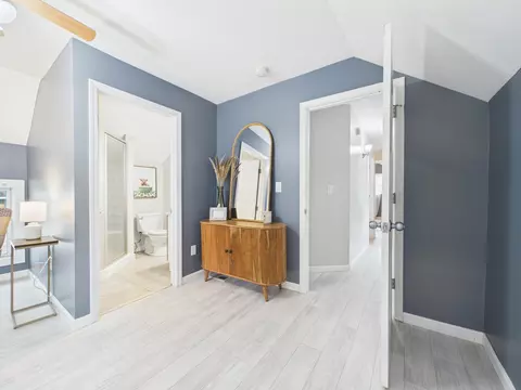 Entry Way - 828 E Wheeling St, Lancaster, OH 43130 photo 2 of 2