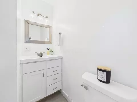 Bath - 828 E Wheeling St, Lancaster, OH 43130 photo 2 of 4