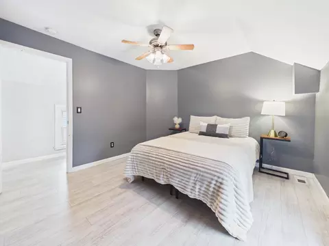 Bedroom - 828 E Wheeling St, Lancaster, OH 43130 photo 3 of 8