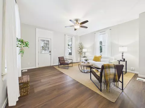 Living - 828 E Wheeling St, Lancaster, OH 43130 photo 2 of 3