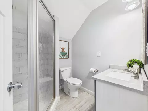 Bath - 828 E Wheeling St, Lancaster, OH 43130 photo 3 of 4