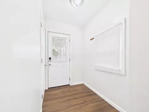 Entry Way - 828 E Wheeling St, Lancaster, OH 43130 photo 1 of 2