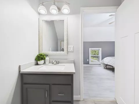 Bath - 828 E Wheeling St, Lancaster, OH 43130 photo 4 of 4
