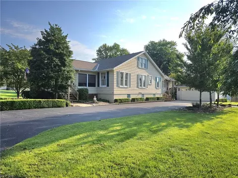 2448 Clarendon Ave, Zanesville, OH 43701