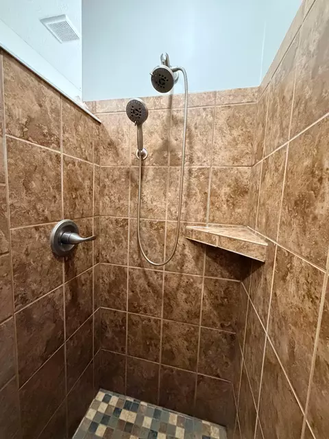 Bath - 220 Wellspring Ln, Powell, OH 43065 photo 5 of 7