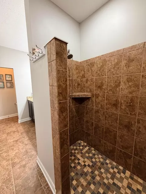 Bath - 220 Wellspring Ln, Powell, OH 43065 photo 6 of 7