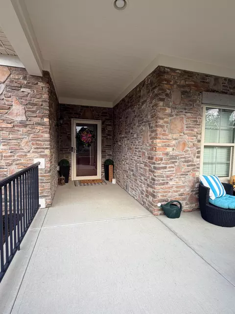 Exterior - 220 Wellspring Ln, Powell, OH 43065 photo 3 of 5