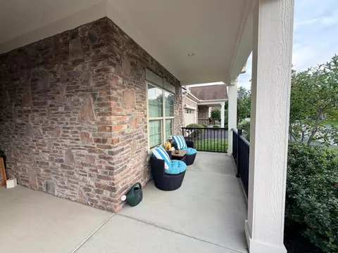 Exterior - 220 Wellspring Ln, Powell, OH 43065 photo 4 of 5