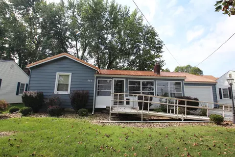866 Lakeshore Dr W, Hebron, OH 43025