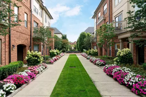 24 W Russell St, Columbus, OH 43215