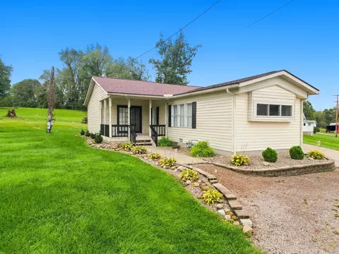 1820 Adamsville Rd, Zanesville, OH 43701