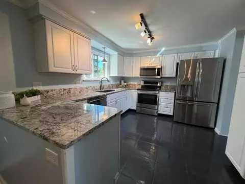 Kitchen - 4100 Kendale Rd, Columbus, OH 43220 photo 2 of 3