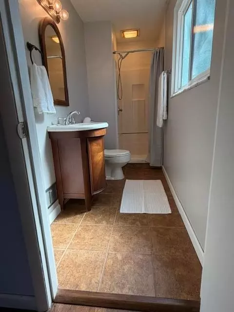 Bath - 4100 Kendale Rd, Columbus, OH 43220 photo 1 of 2