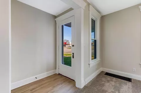 Entry Way - 840 E Main St, Lancaster, OH 43130 photo 2 of 4
