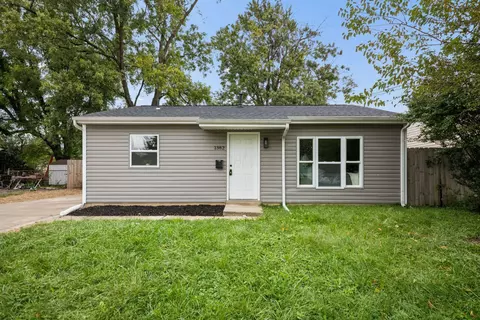1382 Grovewood Dr, Columbus, OH 43207
