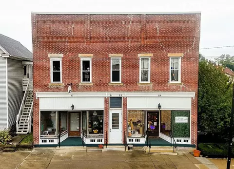 19 W Main St, Centerburg, OH 43011