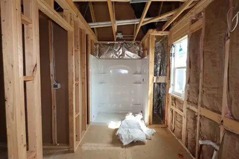 Bath - 1006 Dawsons Dr, Hebron, OH 43025 photo 1 of 1