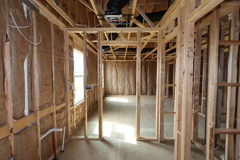 Entry Way - 1006 Dawsons Dr, Hebron, OH 43025 photo 5 of 6