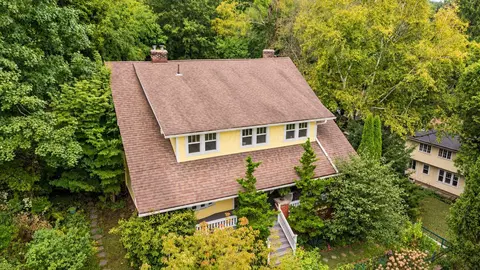 117 S Plum St, Granville, OH 43023