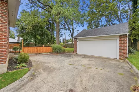 Exterior - 1707 Longview Dr, Springfield, OH 45504 photo 12 of 17