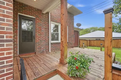 Exterior - 1707 Longview Dr, Springfield, OH 45504 photo 6 of 17