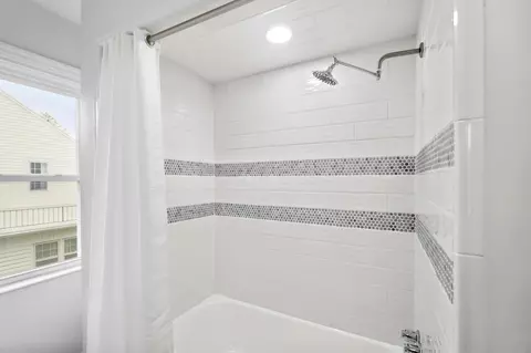 Bath - 1707 Longview Dr, Springfield, OH 45504 photo 6 of 7