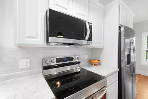 Kitchen - 1707 Longview Dr, Springfield, OH 45504 photo 5 of 6