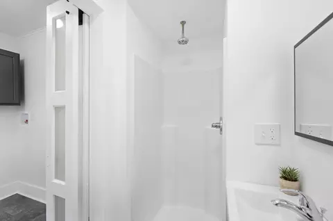 Bath - 1707 Longview Dr, Springfield, OH 45504 photo 3 of 7