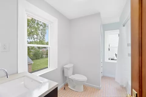 Bath - 1707 Longview Dr, Springfield, OH 45504 photo 4 of 7