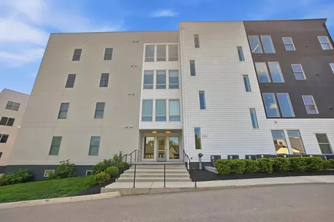 5233 Highpointe Lakes Dr #202, Westerville, OH 43081