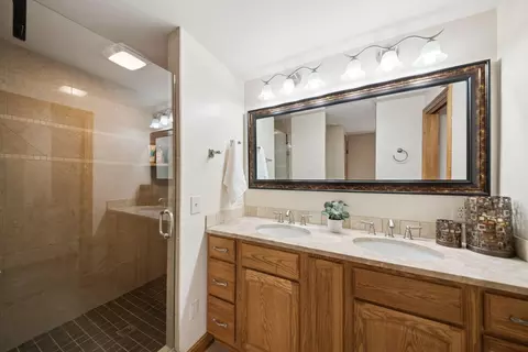 Bath - 166 Ormsbee Ave, Westerville, OH 43081 photo 1 of 7