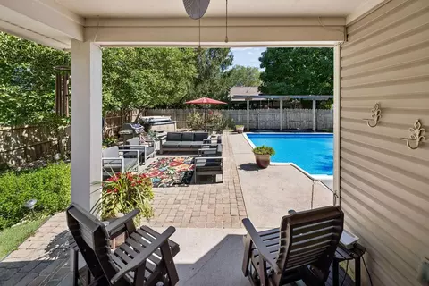 Exterior - 166 Ormsbee Ave, Westerville, OH 43081 photo 8 of 25