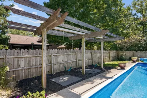 Exterior - 166 Ormsbee Ave, Westerville, OH 43081 photo 14 of 25