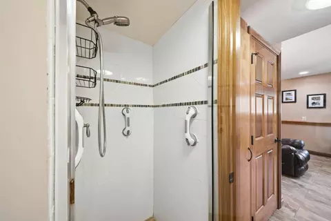 Bath - 166 Ormsbee Ave, Westerville, OH 43081 photo 7 of 7