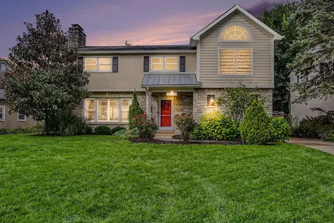 2553 Chester Rd, Upper Arlington, OH 43221