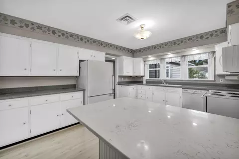 Kitchen - 758 King Ave, Marion, OH 43302 photo 2 of 4