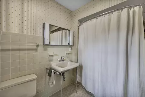 Bath - 758 King Ave, Marion, OH 43302 photo 3 of 3