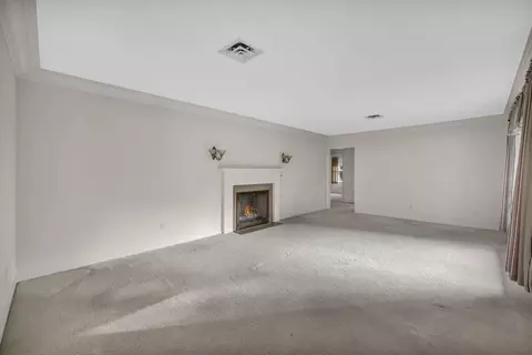 Living - 758 King Ave, Marion, OH 43302 photo 3 of 10