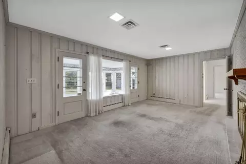 Living - 758 King Ave, Marion, OH 43302 photo 7 of 10