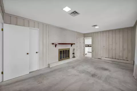 Living - 758 King Ave, Marion, OH 43302 photo 9 of 10