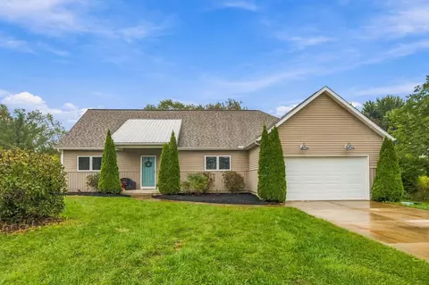 38 Buttercup Ct SW, Pataskala, OH 43062