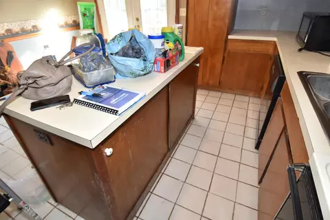 Kitchen - 5635 Lancaster Rd, Hebron, OH 43025 photo 4 of 5