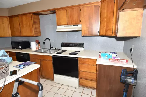 Kitchen - 5635 Lancaster Rd, Hebron, OH 43025 photo 1 of 5
